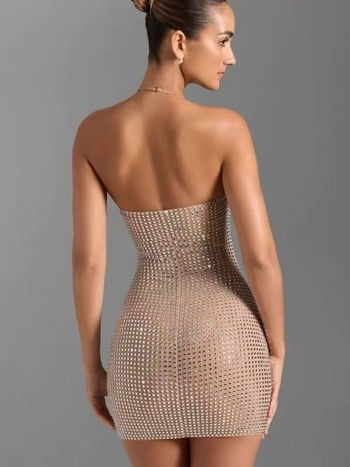 Halter nyakú ruha, rugalmas poliészter anyag, hotfix kristályok, ujjak nélküli, karcsú szabás, szexi stílus