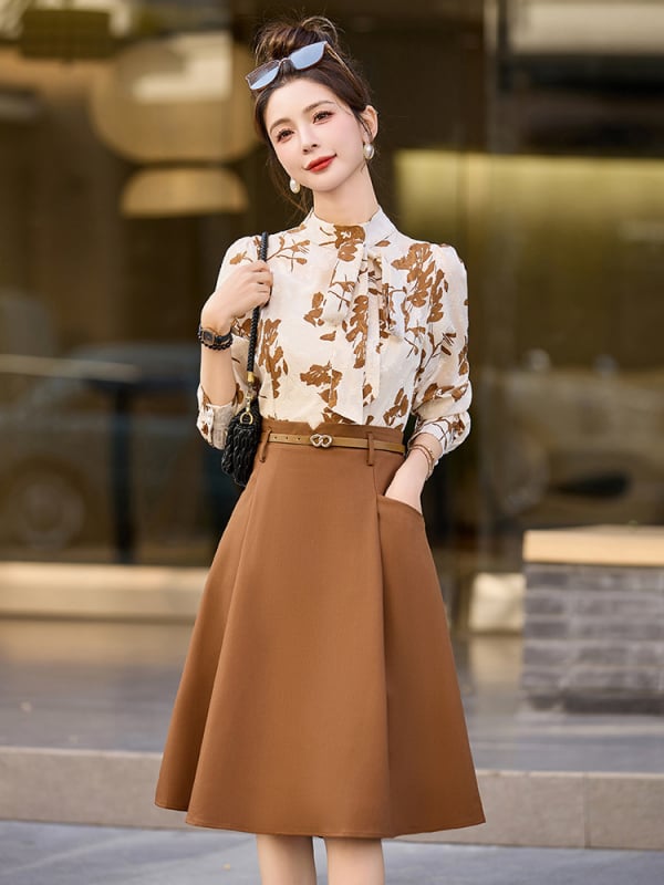 Két részes illúziót idéző ruha, állógallér, A-vonal, magas derék, középméret