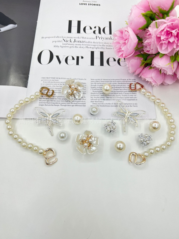 Crocs стил аксесоар за обувки, метална повърхностна украса с камелия и пеперуда кристали, съвместим с декоративна кръстна катарама, DIY материал