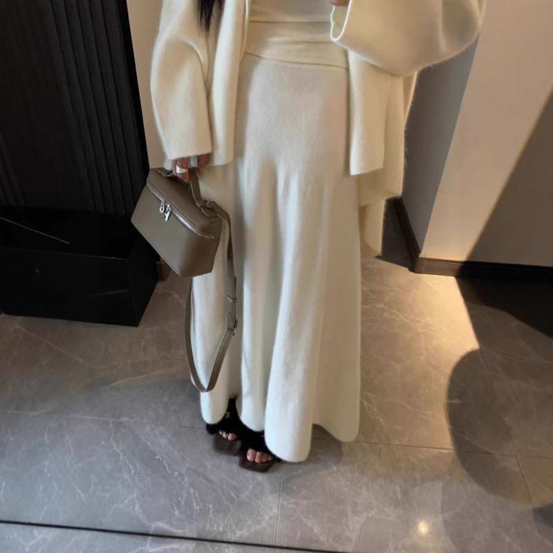 Suknja u obliku kišobrana, pletena od vune smeše, duga, mikroelastična, gradski stil