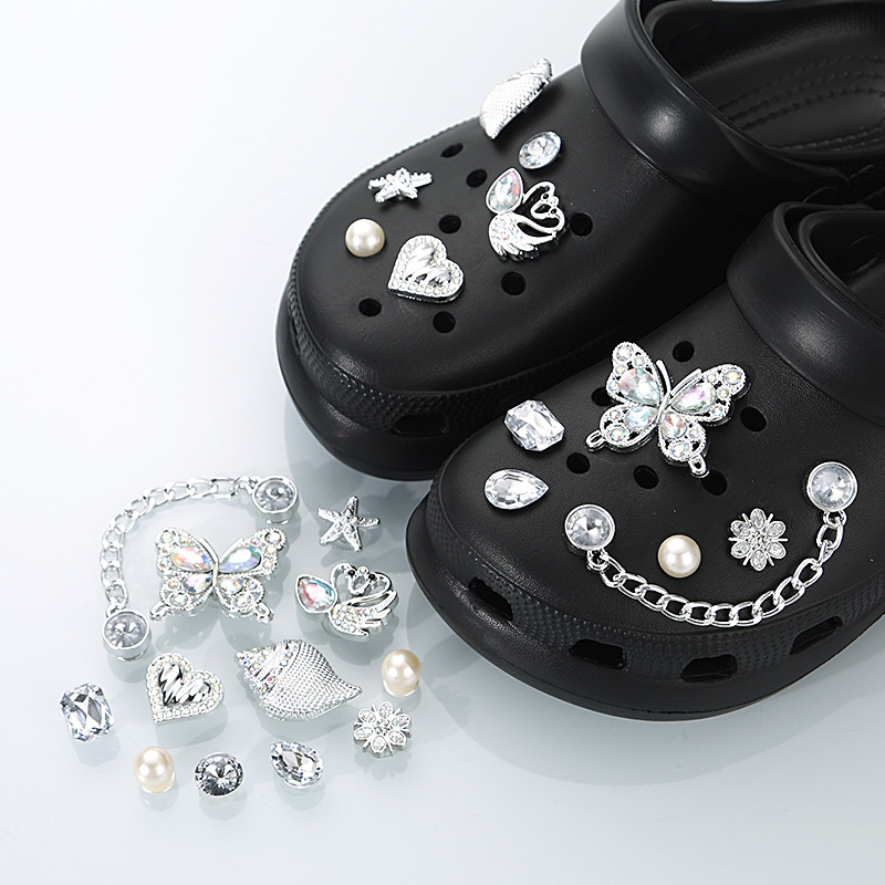 Accesoriu cataramă pentru pantofi pentru șlapi/sandale — floare Crocs, plastic ABS (Model: Cataramă pentru pantofi; Tip: Șlapi/Sandale; Stil: Crocs floare; Material: ABS plastic; Sezon: Vară, Iarnă, Primăvară, Toamnă)