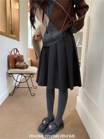 Plisirana vunena midi suknja, mikroelastična, bez glačanja, fakultetski stil