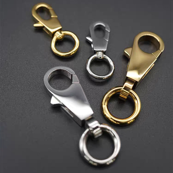 Ατσάλινος καραμπίνερ αποσκευών με γεωμετρικό σχέδιο, επένδυση από δέρμα κορυφαίας ποιότητας βοδινού, μάρκα Yiyu, Άνοιξη 2024