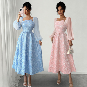 A‑vonalú ruha négyszögletes dekoltázzsal, hosszú ujjú, hosszú fazon, nyomtatott poliészter kötött anyagból