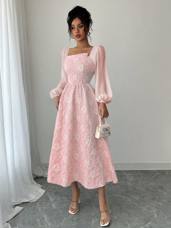 A‑vonalú ruha négyszögletes dekoltázzsal, hosszú ujjú, hosszú fazon, nyomtatott poliészter kötött anyagból