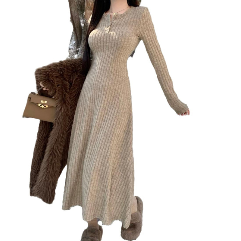 Poliészter anyagú hosszú ruha, A-vonalú, kerek nyakkal és magas derékkal