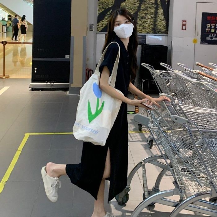 Polónyakú ruha, rövid ujjú, poliészter anyag, A-vonalú midi ruha