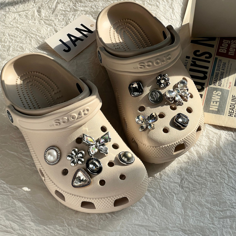 Crocs dodatak s metalnim rhinestones leptir, model XK; pogodno za sandale, casual cipele i papuče; stil Crocs accessories, Cartoon paradise; brend Sister ye zi; za ljeto, proljeće, jesen.