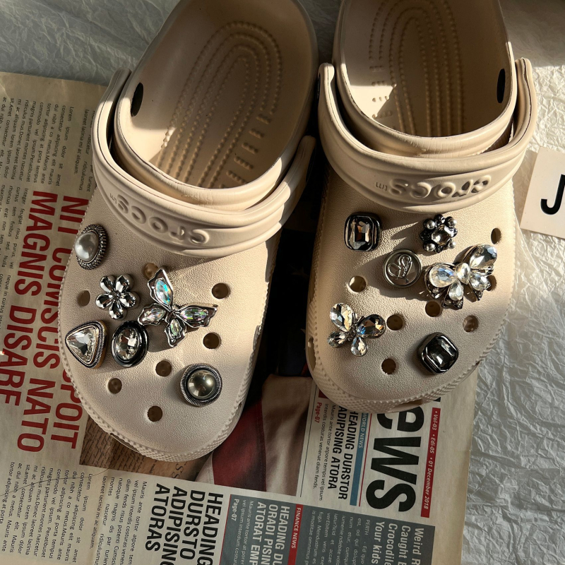 Crocs dodatak s metalnim rhinestones leptir, model XK; pogodno za sandale, casual cipele i papuče; stil Crocs accessories, Cartoon paradise; brend Sister ye zi; za ljeto, proljeće, jesen.