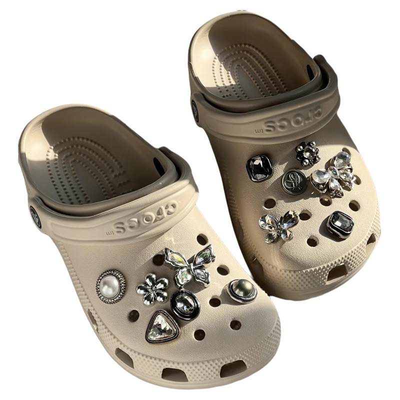 Crocs dodatak s metalnim rhinestones leptir, model XK; pogodno za sandale, casual cipele i papuče; stil Crocs accessories, Cartoon paradise; brend Sister ye zi; za ljeto, proljeće, jesen.
