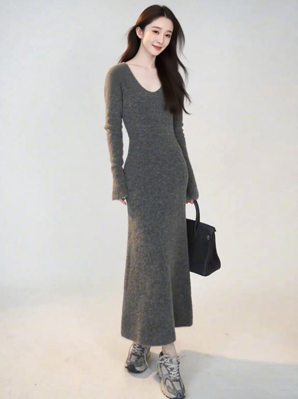 V-nyakú kötött ruha, pulóver fazon, hosszú hercegnő ujjak, elasztikus derék, középmagas hosszúságú A-vonalú szabás