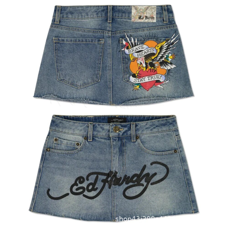 Magas derekú denim mini szoknya Y2K stílusban, street trend, domborított mintázat, karakterek motívum, 95% pamut, mikro elasztikusság