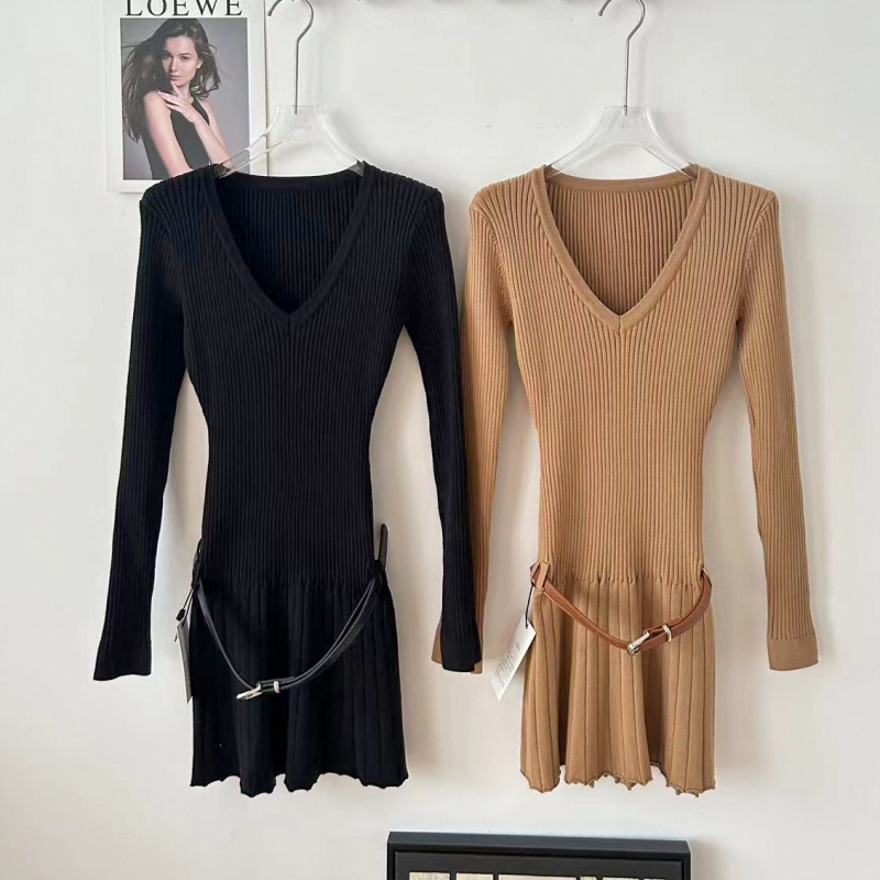 Női kötött ruha V-nyakú, magas derekú, A-vonalú szabás, rövid ujjú (poliészter; V-nyak; magas derekú; A-vonal; rövid ujjú)