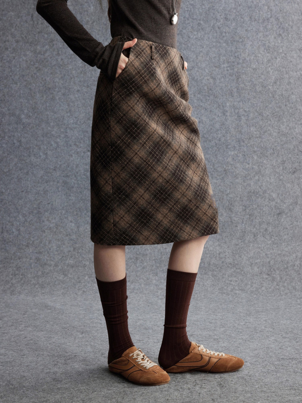 Suknja s kariranim uzorkom, vuna mješavina tkanina, glavna tkanina poliester, uski kroj, midi duljina (Pattern: Plaid; Fabric: Wool blend; Main fabric: Polyester; Skirt type: Tight skirt; Length: Mid-length)