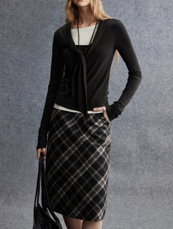 Suknja s kariranim uzorkom, vuna mješavina tkanina, glavna tkanina poliester, uski kroj, midi duljina (Pattern: Plaid; Fabric: Wool blend; Main fabric: Polyester; Skirt type: Tight skirt; Length: Mid-length)