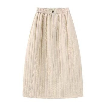 Gyűrt textúrájú szoknya kordbársony anyagból, középmagas hossz, poliészter 30-50% tartalom, tél 2024 (Gyűrt textúra; kordbársony anyag; középmagas hossz; Poliészter 30-50% tartalom; tél 2024)