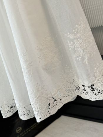 Fustă jacquard brodată, plisată, talie înaltă, croială de tip A – toamnă 2025