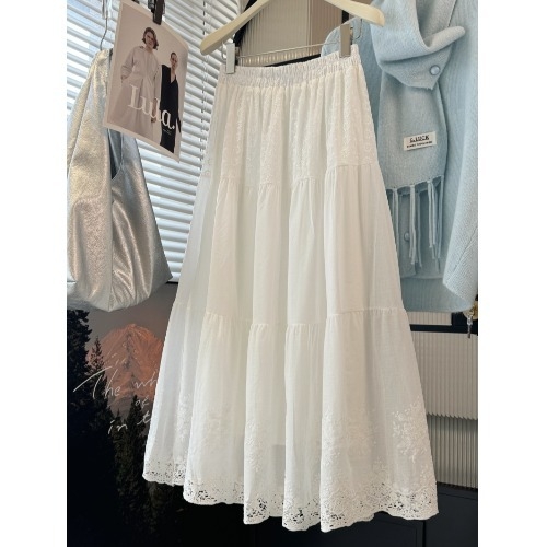 Fustă jacquard brodată, plisată, talie înaltă, croială de tip A – toamnă 2025