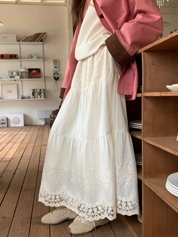 Fustă jacquard brodată, plisată, talie înaltă, croială de tip A – toamnă 2025