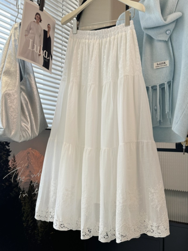 Fustă jacquard brodată, plisată, talie înaltă, croială de tip A – toamnă 2025