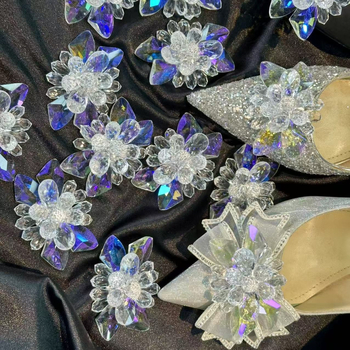 Kristalni cvjetni ukras za cipele s perlama — Model 100118; pogodan za sandale; Brend: Brightness Jewelry; Sezone: ljeto, proljeće, jesen