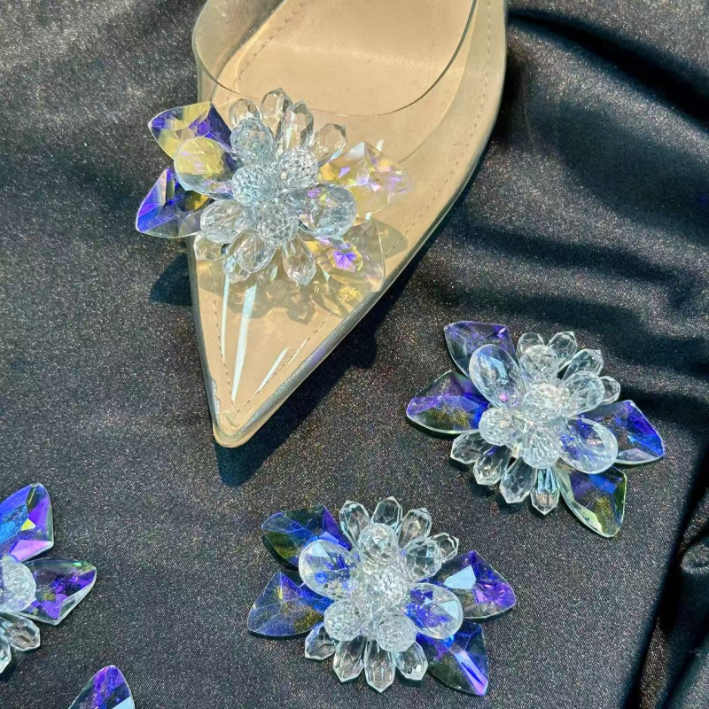 Kristalni cvjetni ukras za cipele s perlama — Model 100118; pogodan za sandale; Brend: Brightness Jewelry; Sezone: ljeto, proljeće, jesen