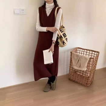 V-nyakú ujjatlan kötött ruha, midi hosszú, nylon keverék