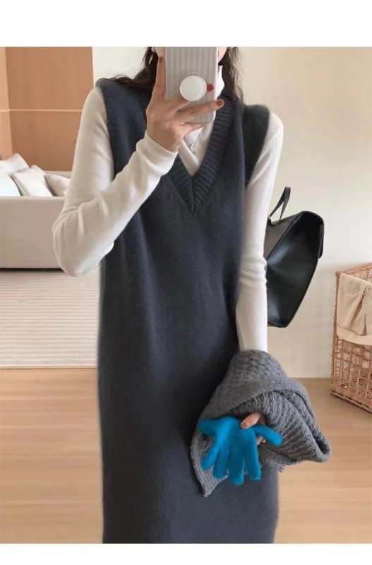 V-nyakú ujjatlan kötött ruha, midi hosszú, nylon keverék