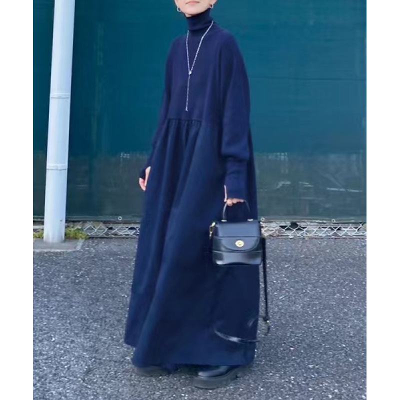 Egyszínű mintázatú ruha, cowl nyakú gallér, hosszú fodros ujjú, A-vonalú szabás, camel gyapjú 95%+