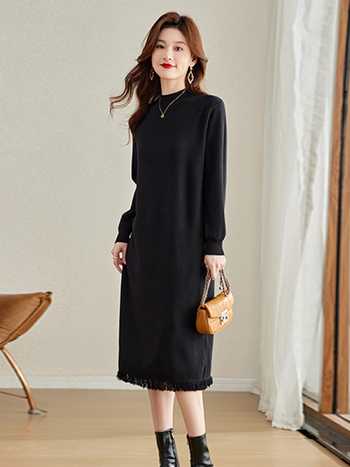 Gyapjúkeverék kötött ruha félmagas gallérral, hosszú ujjú, A-vonalú, középméretű hosszúságú, lazán szabott derék