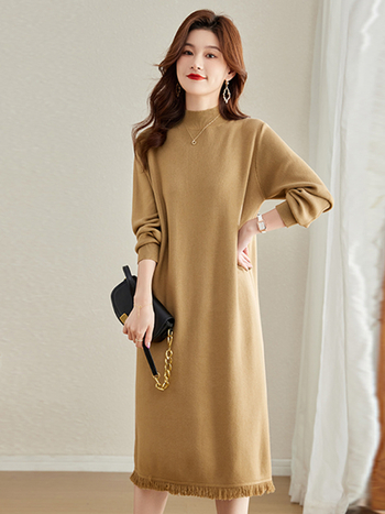 Gyapjúkeverék kötött ruha félmagas gallérral, hosszú ujjú, A-vonalú, középméretű hosszúságú, lazán szabott derék