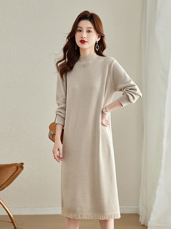 Gyapjúkeverék kötött ruha félmagas gallérral, hosszú ujjú, A-vonalú, középméretű hosszúságú, lazán szabott derék