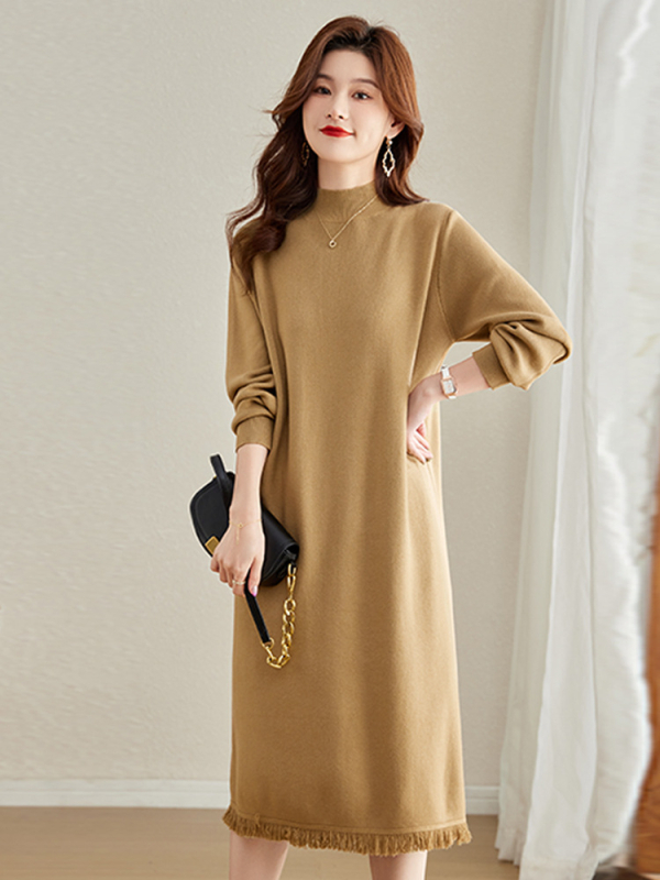 Gyapjúkeverék kötött ruha félmagas gallérral, hosszú ujjú, A-vonalú, középméretű hosszúságú, lazán szabott derék