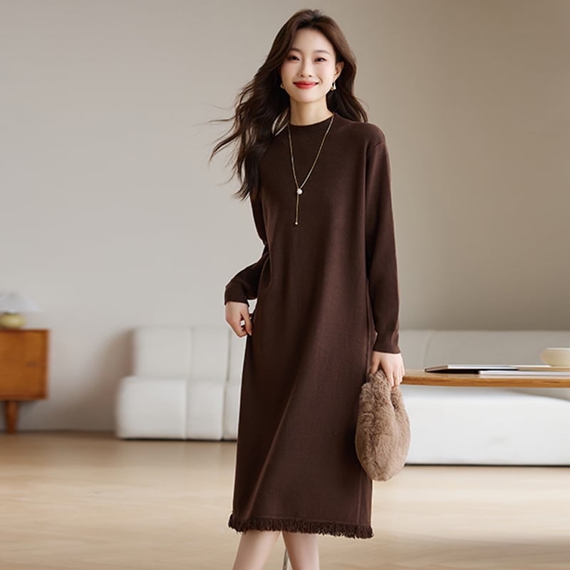 Gyapjúkeverék kötött ruha félmagas gallérral, hosszú ujjú, A-vonalú, középméretű hosszúságú, lazán szabott derék