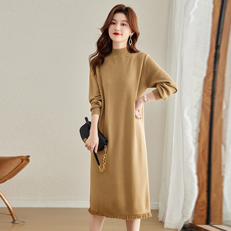 Gyapjúkeverék kötött ruha félmagas gallérral, hosszú ujjú, A-vonalú, középméretű hosszúságú, lazán szabott derék