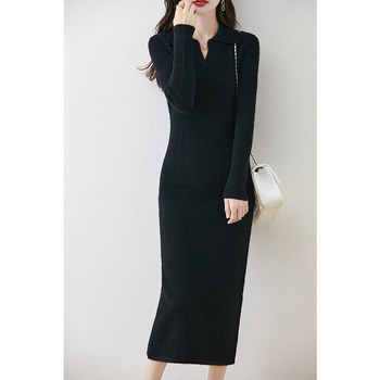 Női hosszú gyapjú kötött ruha polo gallérral, magas derekú szabás, egyrészes szoknya