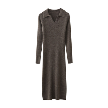 Női hosszú gyapjú kötött ruha polo gallérral, magas derekú szabás, egyrészes szoknya