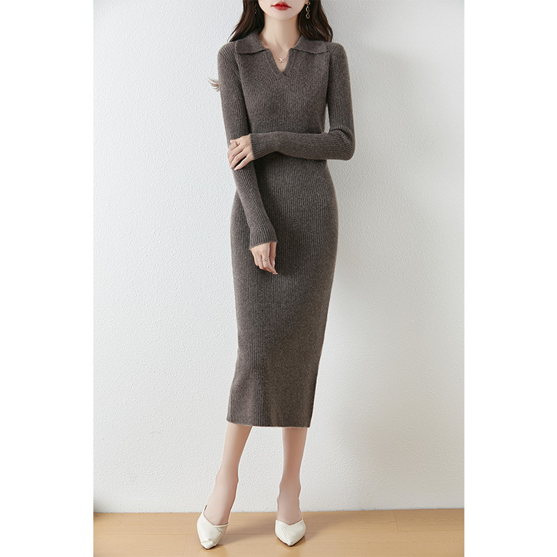 Női hosszú gyapjú kötött ruha polo gallérral, magas derekú szabás, egyrészes szoknya