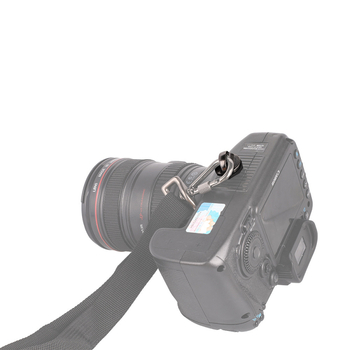 Dodatna oprema za tijelo fotoaparata: vijci od aluminijske legure za remen, bazni vijak i sigurnosni vijci sa sigurnosnim spojnim prstenom (Materijal: aluminijska legura; Nosivost: do 2 kg; Težina: 0,15 kg)