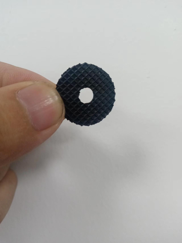 Dodatna oprema za tijelo fotoaparata: vijci od aluminijske legure za remen, bazni vijak i sigurnosni vijci sa sigurnosnim spojnim prstenom (Materijal: aluminijska legura; Nosivost: do 2 kg; Težina: 0,15 kg)