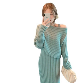 Pleteni dvodjelni set haljine s trakama; pulover; off-shoulder; batwing dugi rukavi; visokim strukom; midi duljina; materijal acetat i viskoza