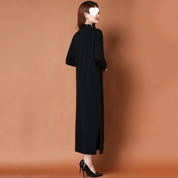 Hosszú kötött ruha A-vonalú, fél-turtleneck gallérral, hosszú ujjú, viszkóz-poliészter keverék