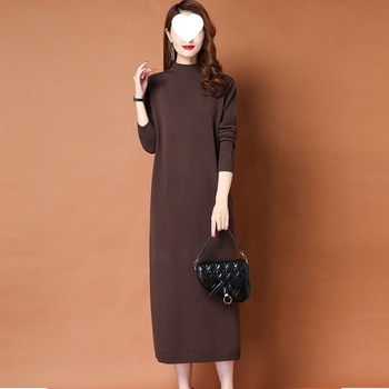 Hosszú kötött ruha A-vonalú, fél-turtleneck gallérral, hosszú ujjú, viszkóz-poliészter keverék