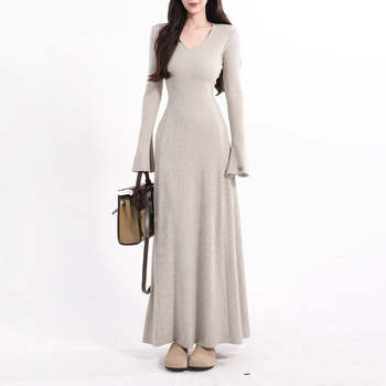 Francia stílusú kötött hosszú ruha V-nyakkal, széles ujjú, A-vonalú szabás, boka hosszú