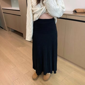 Kötött poliészterből készült pliszírozott hosszú szoknya, 80-90% poliészter tartalom, 2025-ös őszi-téli szezon