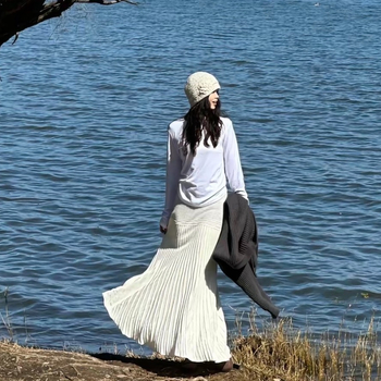 Kötött poliészterből készült pliszírozott hosszú szoknya, 80-90% poliészter tartalom, 2025-ös őszi-téli szezon