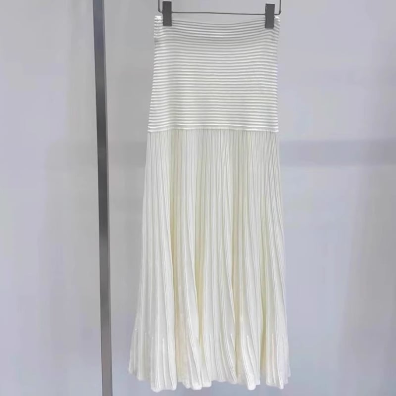 Kötött poliészterből készült pliszírozott hosszú szoknya, 80-90% poliészter tartalom, 2025-ös őszi-téli szezon