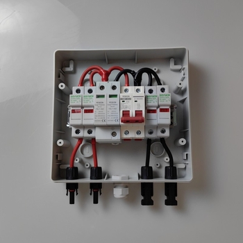 Водоустойчива фотоволтаична DC комбинираща кутия за защита от мълнии, конфигурация входов 1/2/3/4/6/8 и изходов 1/2/4, IP66, корпус ABS+PC, капак PC, Haoxuan Electric, номинален ток 16 A