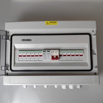 Водоустойчива фотоволтаична DC комбинираща кутия за защита от мълнии, конфигурация входов 1/2/3/4/6/8 и изходов 1/2/4, IP66, корпус ABS+PC, капак PC, Haoxuan Electric, номинален ток 16 A