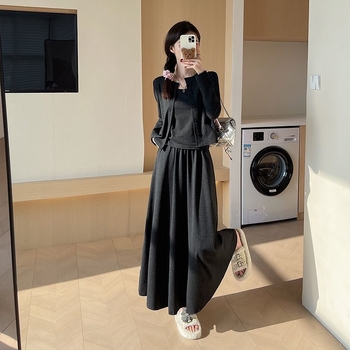 Háromrészes kötött készlet: álló galléros kardigán, pántos ruha és tündérszoknya